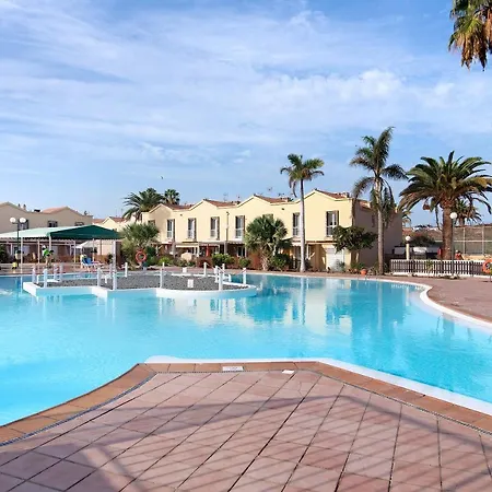 Oasis Pool View *