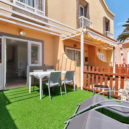 Oasis Pool View Апартаменты *